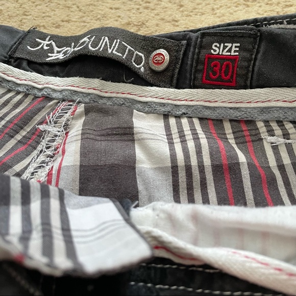 Ecko Unltd | Men Vintage Plaid Cargo Shorts - Picture 4 of 8